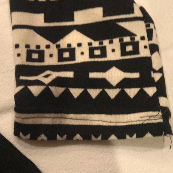 Adorable Black with White Shaw - Picture 5 of 8